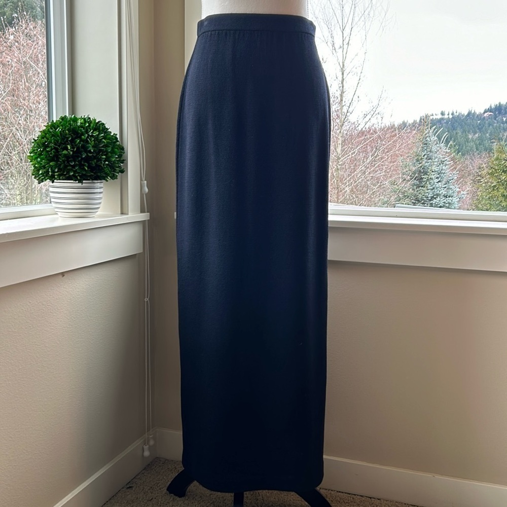 St. John Evening black Maxi Skirt Size 4